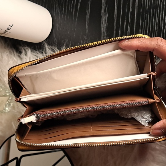 Coach NWTs Long Zip Around Wallet - Picture 11 of 16